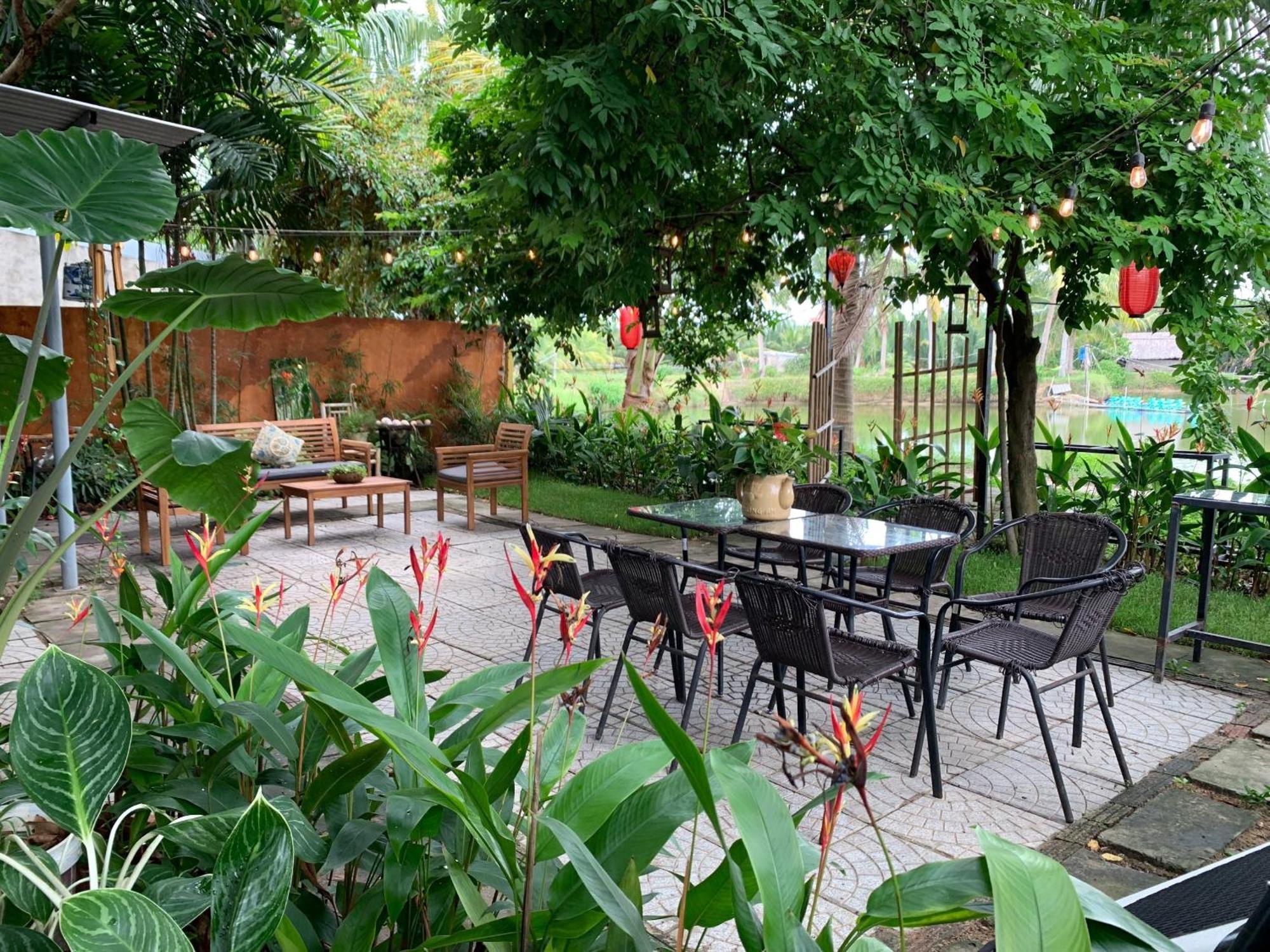 Laoxao Lakeview Homestay