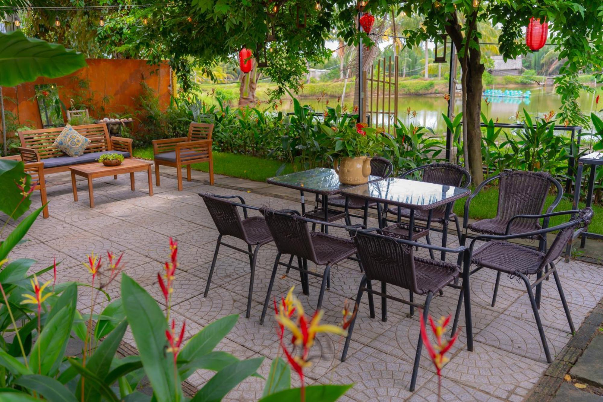 Laoxao Lakeview Homestay