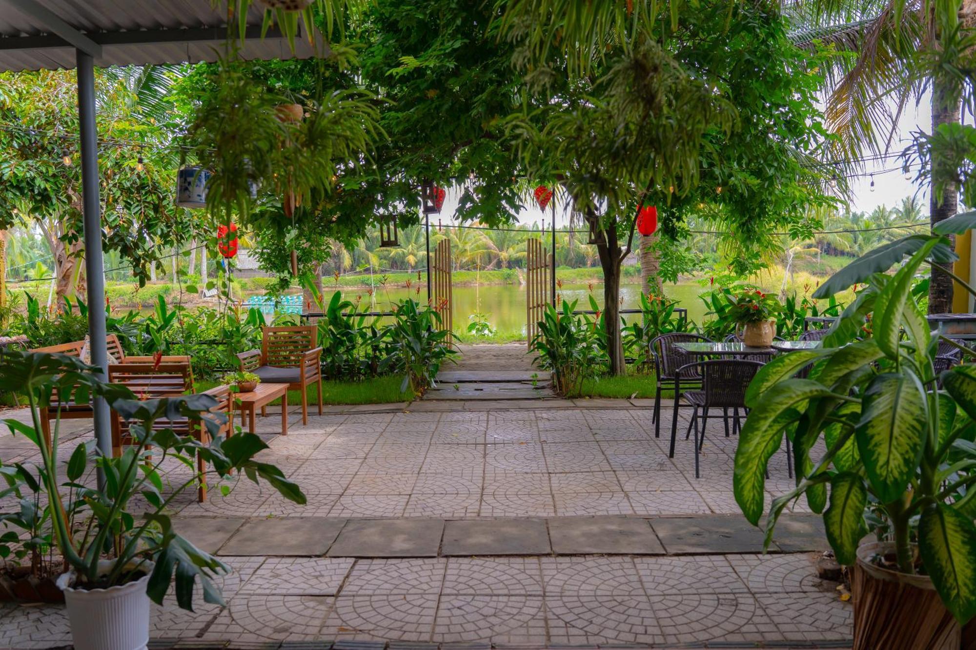 Homestay Laoxao Lakeview *
