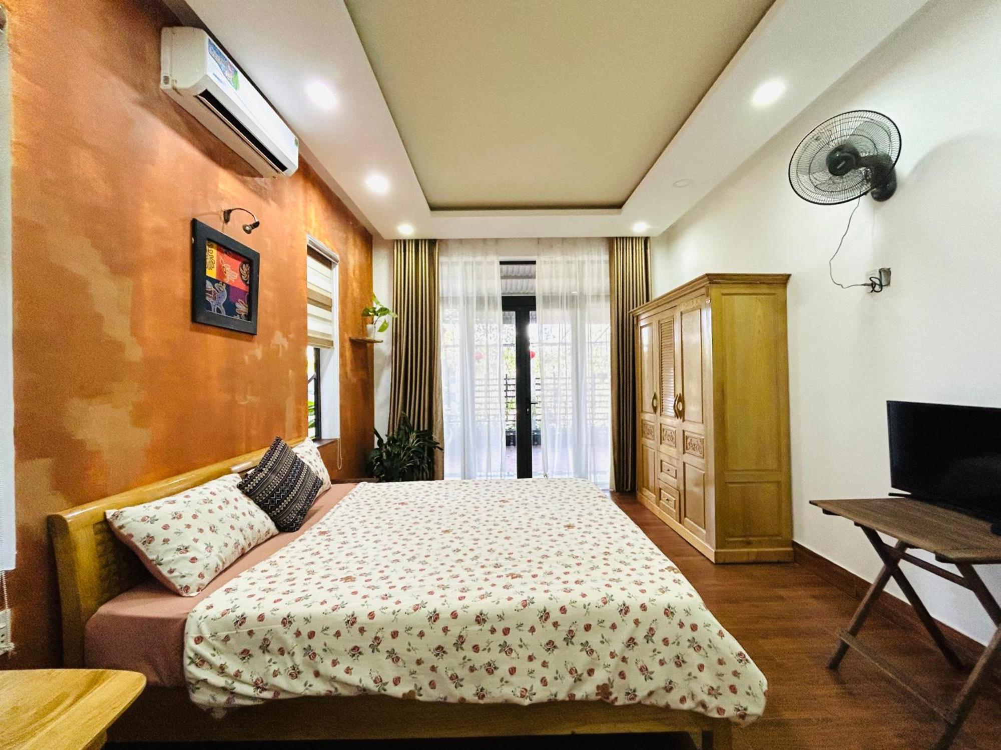 Laoxao Lakeview Homestay