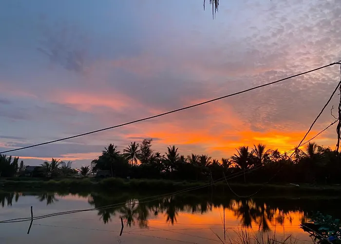 Laoxao Lakeview Homestay