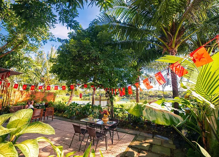 Laoxao Lakeview Homestay